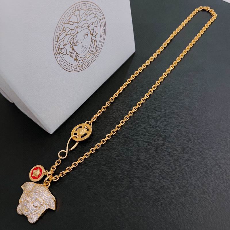 Versace necklace lyx249